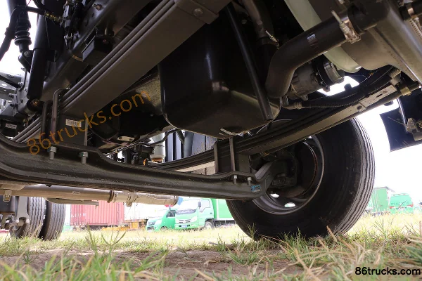 Sinotruk Sitrak C5H heavy truck 310hp 4X2(6 wheels) box cargo truck chassis (air suspension lift) (1) | 86Trucks