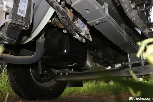 Sinotruk Steyr DM5G Heavy Truck 340hp 4X2(6 wheels) Tractor Truck Chassis (3) | 86Trucks