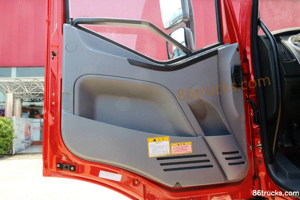 FAW Jiefang J6L Medium Truck Elite Edition 220 hp 4X2(6 wheels) 7.8m Box Cargo Truck (Beijing VI) Cab (3) | 86Trucks