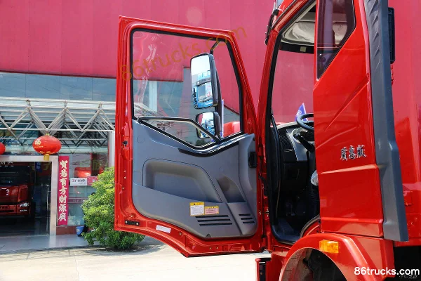 FAW Jiefang J6L Medium Truck Elite Edition 220 hp 4X2(6 wheels) 7.8m Box Cargo Truck (Beijing VI) Cab (2) | 86Trucks