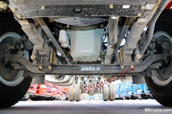 FAW Jiefang J6L Medium Truck Elite Edition 220 hp 4X2(6 wheels) 7.8m Box Cargo Truck (Beijing VI) Chassis (2) | 86Trucks