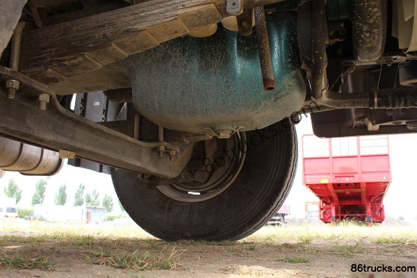 Sinotruk Hohan J7B Heavy Truck 380hp 6X4(10 wheels) Tractor Truck (4.111 Axle Ratio) Chassis (1) | 86Trucks