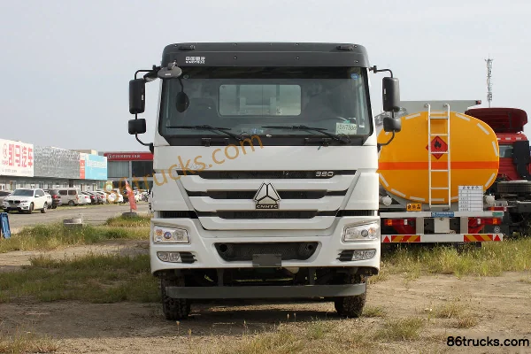 Sinotruk HOWO Heavy Truck 380 hp 8X4(12 wheels) 5.5m³ Concrete Mixer Truck Chassis Exterior