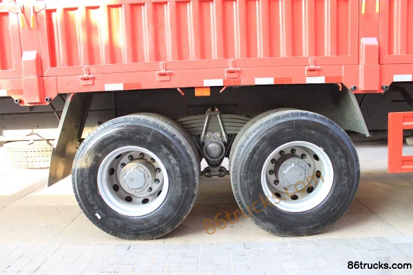 Sinotruk HOWO Heavy Truck 336 hp 8X4(12 wheels) Stake Truck Cab (1) | 86Trucks