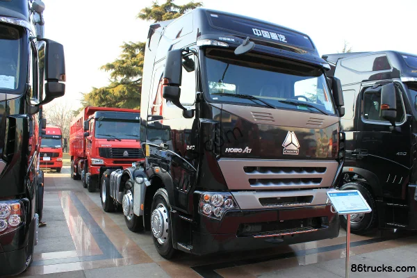 Sinotruk HOWO A7 Series Heavy Truck 340 hp 6X2(8 wheels) Tractor Truck Exterior (2) | 86Trucks