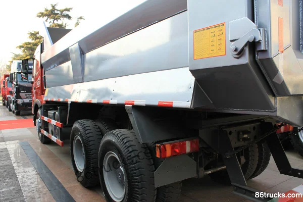 Sinotruk HOWO A7 Series Heavy Truck 340 hp 6X4(10 wheels) 5.8m Dump Truck Chassis (1) | 86Trucks