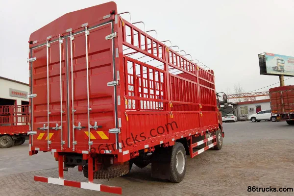 Dongfeng Liuqi New Chenglong M3 Medium Truck 180 hp 4X2(6 wheels) 6.8m Cage Van Cargo Truck Exterior (2) | 86Trucks