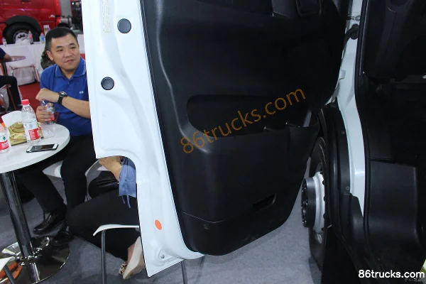 IVECO New Daily 170hp 4X2(6 wheels) 7-ton Fire Truck Chassis (70C17H) Cab (1) | 86Trucks