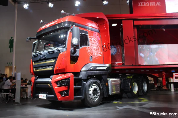 Sinotruk Weilong Heavy Truck 420hp 6X4(10 wheels) Tractor Truck Exterior (3) | 86Trucks