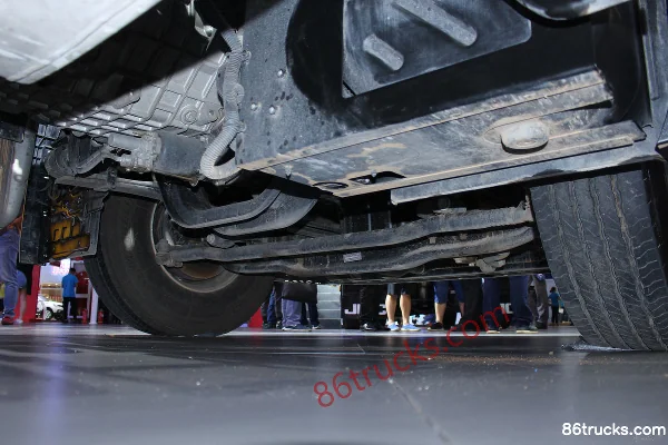 Sinotruk Weilong Heavy Truck 420hp 6X4(10 wheels) Tractor Truck Chassis (2) | 86Trucks