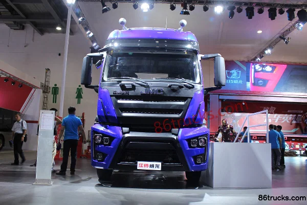Sinotruk Weilong 365hp 4X2(6 wheels) tractor truck Exterior (2) | 86Trucks