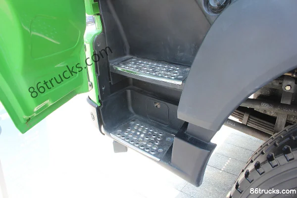 Sinotruk HOWO T6G Heavy Truck 380 hp 8X4(12 wheels) Dump Truck (Construction Truck) Cab (2) | 86Trucks