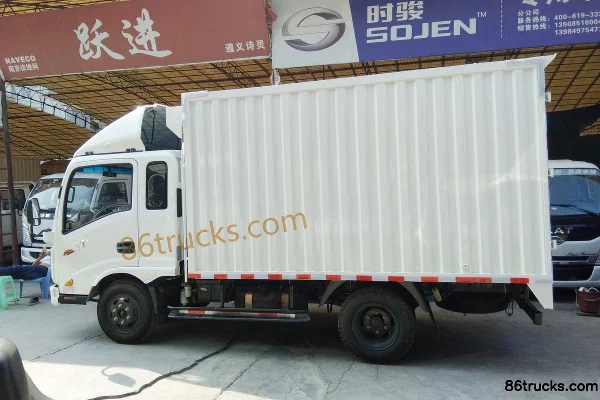 Tangjun Ouling T1 Series 95hp 4X2(6 wheels) 3.37m Semi-Sleeper Van Truck Exterior (2) | 86Trucks