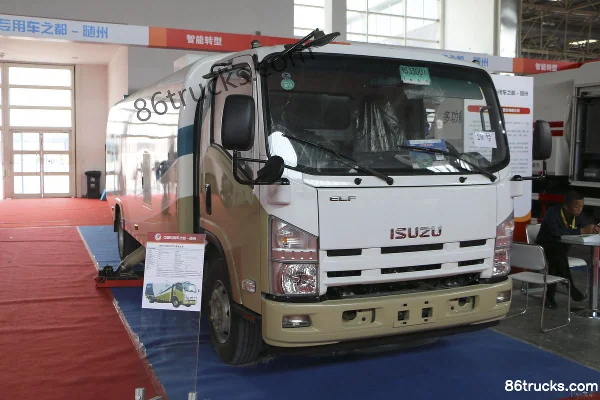聚尘王牌 Juchenwang Pai Qingling Chassis vacuum sweeper truck