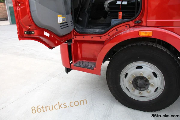 FAW Jiefang J6L Classic Edition 240hp 4X2(6 wheels) 6.75m Flatbed Cargo Truck (Flat Top) Cab (2) | 86Trucks