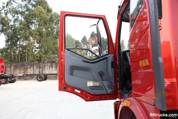 FAW Jiefang J6L Classic Edition 240hp 4X2(6 wheels) 6.75m Flatbed Cargo Truck (Flat Top) Cab (1) | 86Trucks