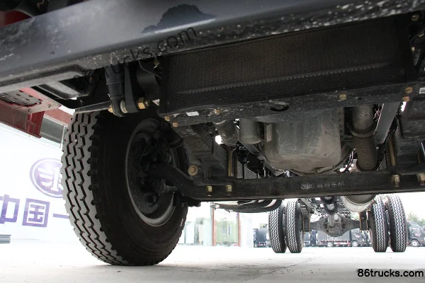 FAW Jiefang J6L Classic Edition 240hp 4X2(6 wheels) 6.75m Flatbed Cargo Truck (Flat Top) Chassis (1) | 86Trucks