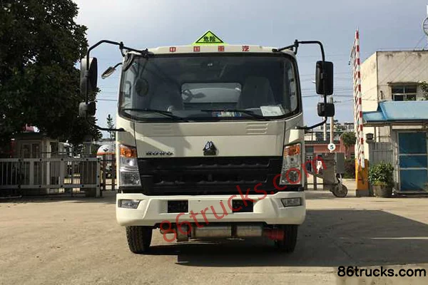 Sinotruk HOWO Tongshuai 154 hp 4X2(6 wheels) fuel tanker truck (Xingshi brand) Exterior (2) | 86Trucks