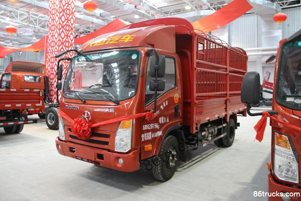 Dayun Aopuli 95 hp 4X2(6 wheels) 4.12m Single Row Stake Truck Exterior (3) | 86Trucks