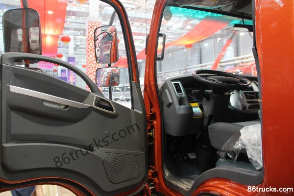 Dayun Aopuli 95 hp 4X2(6 wheels) 4.12m Single Row Stake Truck Cab (1) | 86Trucks