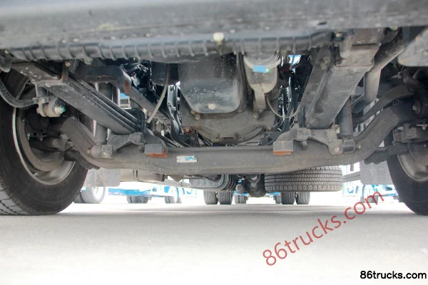 Guangqi HINO 700 Series Heavy Truck 4X2(6 wheels) 9.68m Van Truck Chassis (1) | 86Trucks