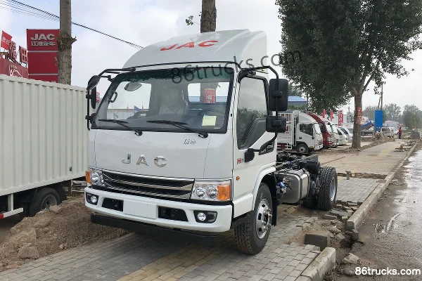 JAC New Kangling H6 Wide Body 156hp 4X2(6 wheels) 4.18m single-row stake light truck chassis Exterior (3) | 86Trucks