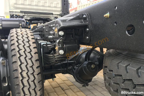 JAC New Kangling H6 Wide Body 156hp 4X2(6 wheels) 4.18m single-row stake light truck chassis (3) | 86Trucks