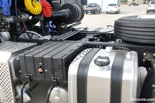 SHACMAN Delong New M3000 Lightweight Version 430 hp 6X4(10 wheels) Tractor Truck Chassis (2) | 86Trucks