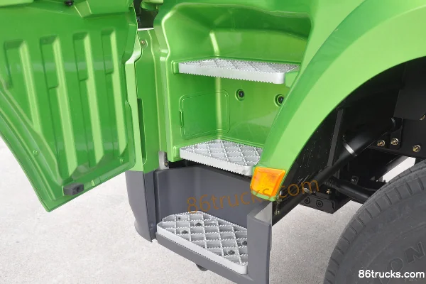 SHACMAN Delong X3000 430hp 6X4(10 wheels) LNG Hazardous Materials Tractor Truck (China VI) Cab (2) | 86Trucks