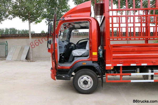 Sinotruk HOWO Tongshuai Chaoneng Edition 160 hp 4X2(6 wheels) 4.15m Single Row Stake Light Truck Cab (1) | 86Trucks