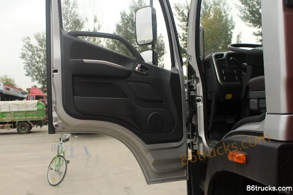 Foton Auman R Series 185 hp 4X2(6 wheels) 6.1m Half-row Stake Cargo Truck Cab (2) | 86Trucks