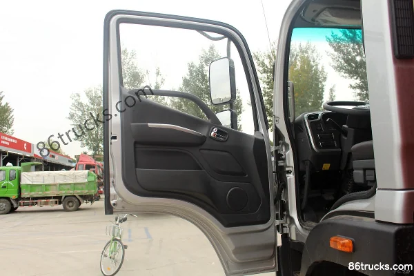 Foton Auman R Series 185 hp 4X2(6 wheels) 6.1m Half-row Stake Cargo Truck Cab (1) | 86Trucks