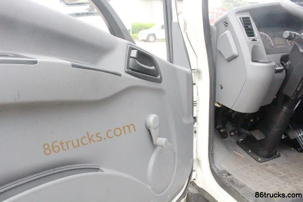 FAW Linghe 116hp 4X2(6 wheels) 3.79m semi-row box truck light truck Cab (1) | 86Trucks