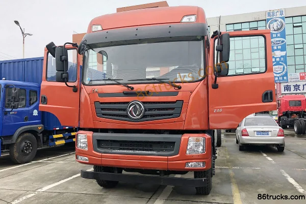 Dongfeng Yulong 240 hp 6X2(8 wheels) 9.6m Stake Cargo Truck Chassis (EQ1252GLV4) Exterior