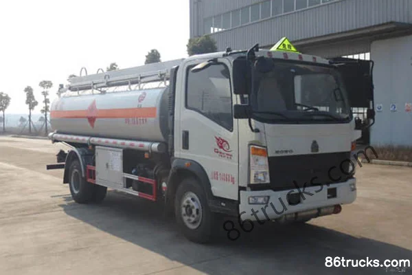 Sinotruk HOWO Tongshuai 154 hp 4X2(6 wheels) Oil Transport Truck (Chusheng Brand) Exterior