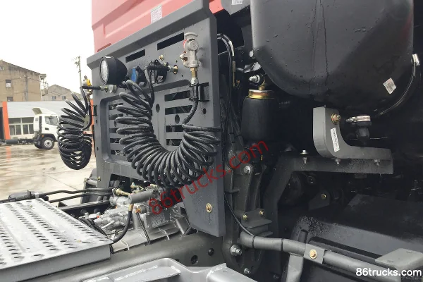 Sinotruk Steyr DM5G Heavy Truck 340 hp 6X2(8 wheels) Tractor Truck (4.44 Ratio) Cab (2) | 86Trucks