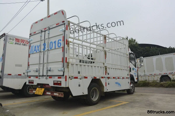 Chengdu Yajun Sinotruk Wangpai Chassis 7.1T 4.15m Single Row Pure Electric Cargo Box Light Truck 75.3kWh 4X2(6 wheels) Exterior (3) | 86Truc