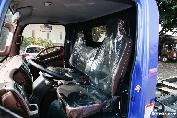 Sinotruk Wangpai 7 Series 132 hp 4X2(6 wheels) 4.16m Single Row Van Light Truck Cab (3) | 86Trucks