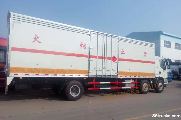 Dongfeng Liuqi Chenglong M3 220hp 6X2(8 wheels) Flammable Gas Van Truck (Chengliwei Brand) Exterior (2) | 86Trucks