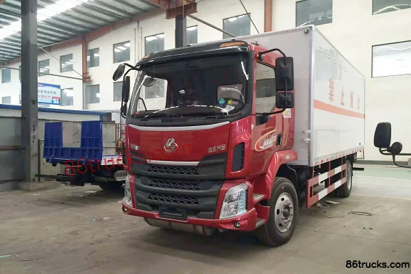 Dongfeng Liuqi New Chenglong M3 180hp 4X2(6 wheels) Corrosive Goods Van Truck (Runzhixing Brand) Exterior (2) | 86Trucks