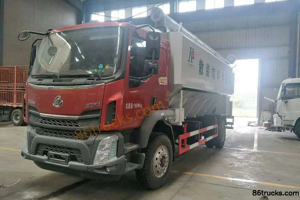 Dongfeng Liuqi New Chenglong M3 200hp 4X2(6 wheels) Bulk Feed Transport Truck (Chengliwei Brand) Exterior (2) | 86Trucks