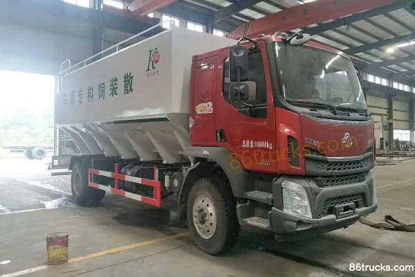 Dongfeng Liuqi New Chenglong M3 200hp 4X2(6 wheels) Bulk Feed Transport Truck (Chengliwei Brand) Exterior