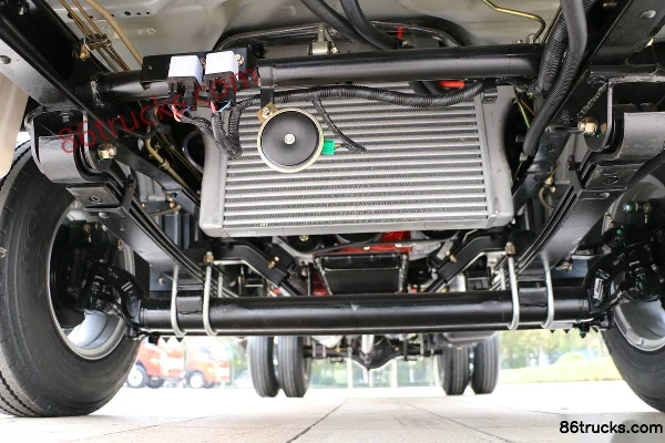 Foton Forland Kangrui K2 82 hp 4X2(6 wheels) 3.7m single-row flatbed light truck Chassis (2) | 86Trucks