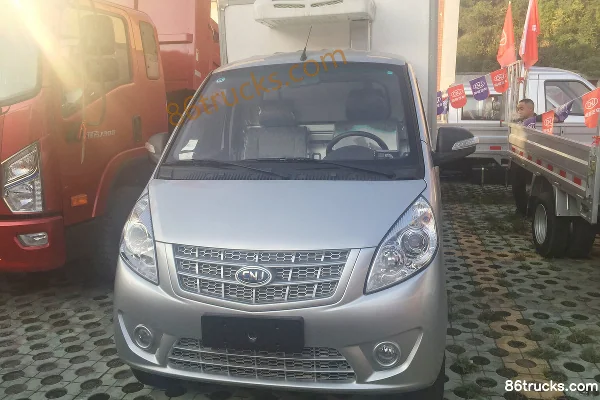NanJun Ruiyi 112 hp 4X2(6 wheels) refrigerated truck Exterior (2) | 86Trucks