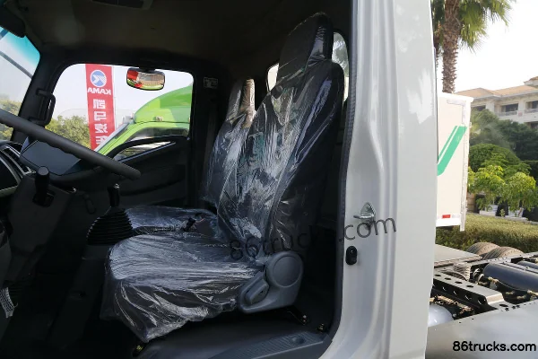 Kama Kaijie 4.5T 4.24m Single Row Electric Van Light Truck Chassis 4X2(6 wheels) Interior (3) | 86Trucks