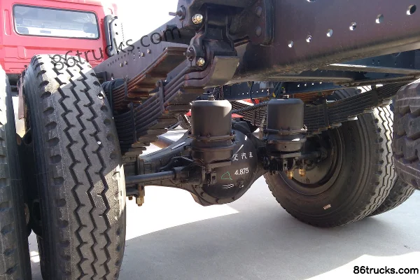 CHUANJIAO Medium Truck 160hp 4X2(6 wheels) 6.8m Flatbed Cargo Truck Cab (1) | 86Trucks