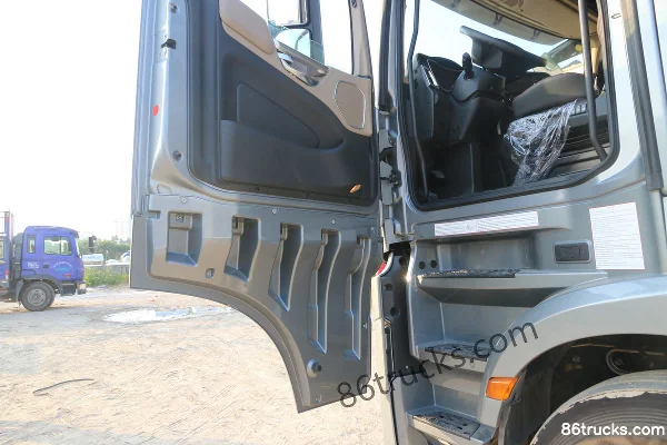 JAC Gallop K7W heavy truck Luxury 540 hp 6X4(10 wheels) tractor truck Cab (3) | 86Trucks