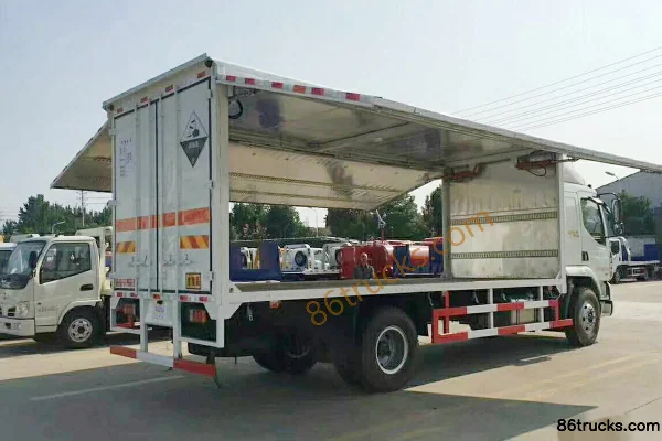 Dongfeng Liuqi Chenglong M3 180 hp 4X2(6 wheels) Flammable Liquid Van Truck (Runzhixing Brand) Exterior (3) | 86Trucks