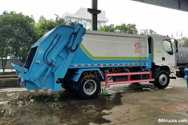 Dongfeng Liuqi Chenglong M3 180hp 4X2(6 wheels) compression-type docking garbage truck (Zhongjie brand) Exterior (3) | 86Trucks