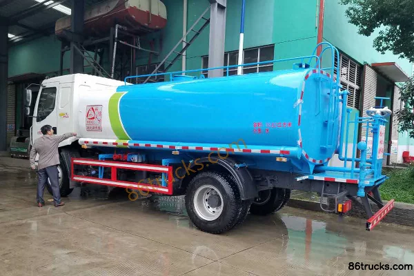 Dongfeng Liuqi Chenglong M3 180hp 4X2(6 wheels) water sprinkler truck (Zhongjie brand) Exterior (3) | 86Trucks